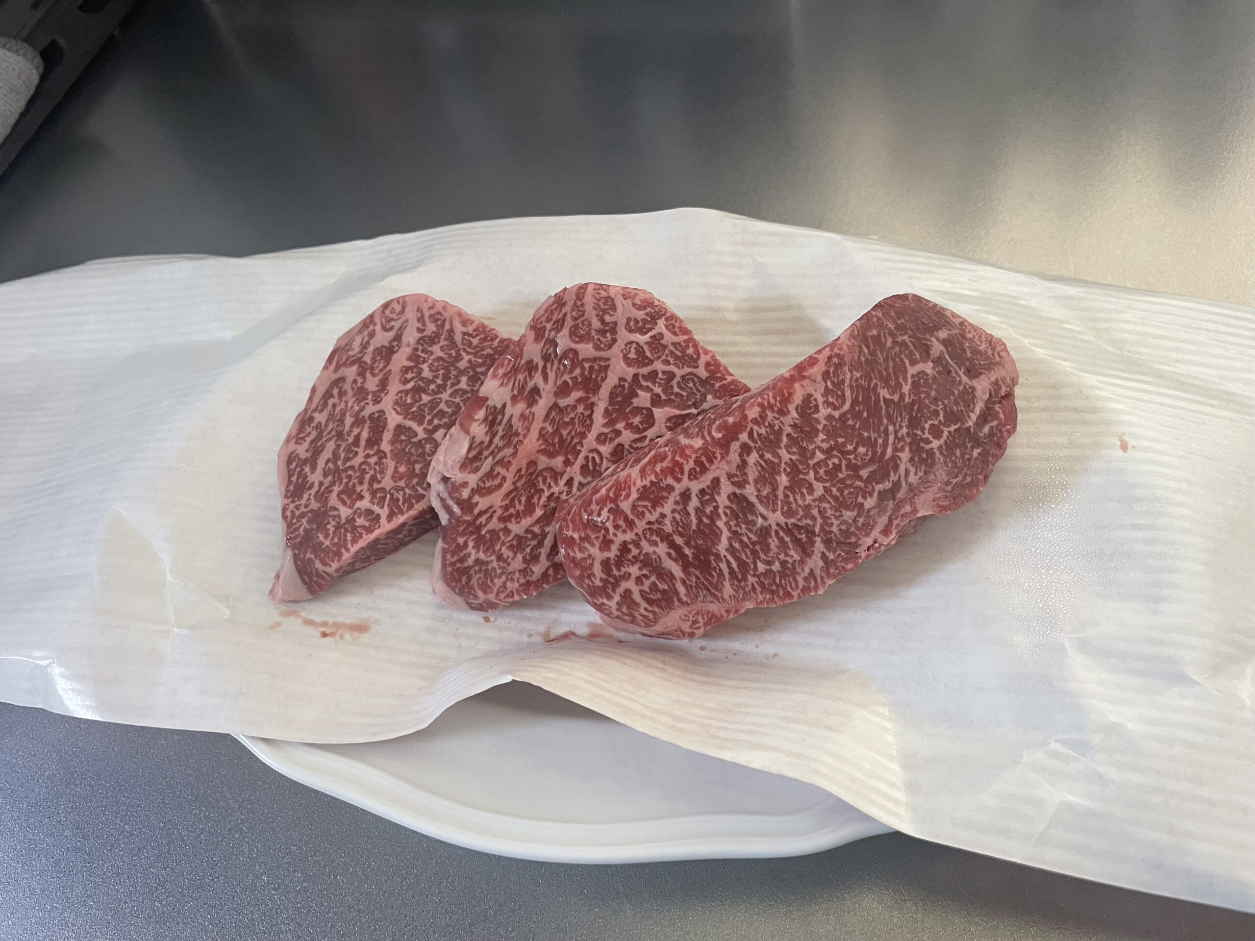霜降りの入った仙台牛ランプ肉 厚さ2cm弱の厚切り