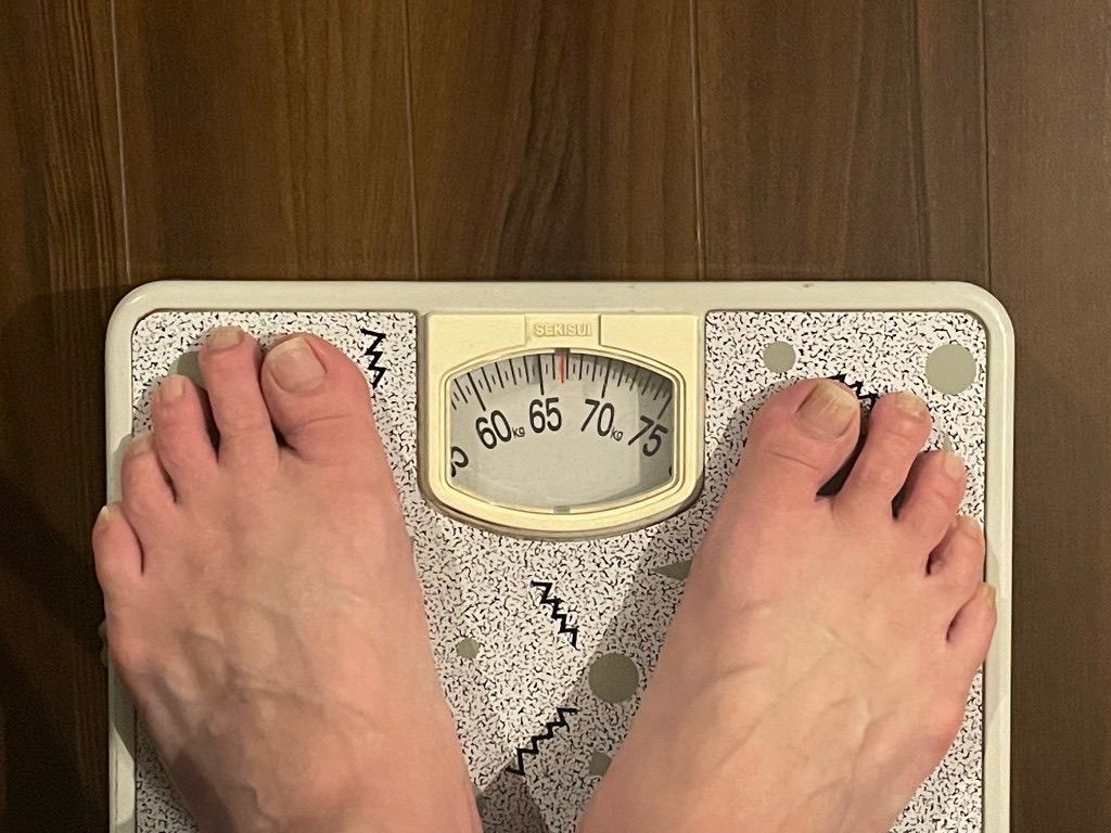 3週目の体重65.5kg アナログ体重計の記録