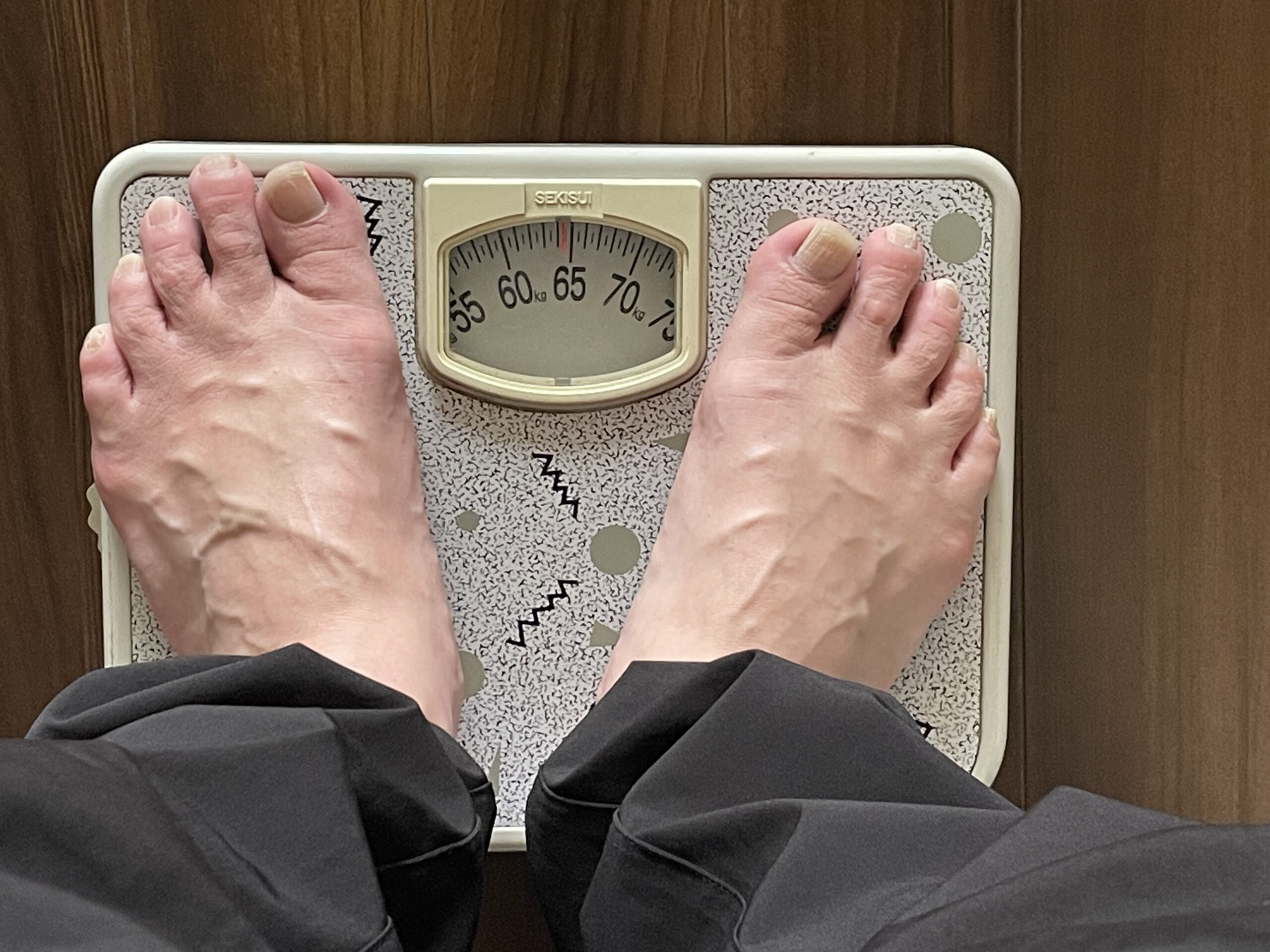 6週目の体重64.5kg アナログ体重計の記録