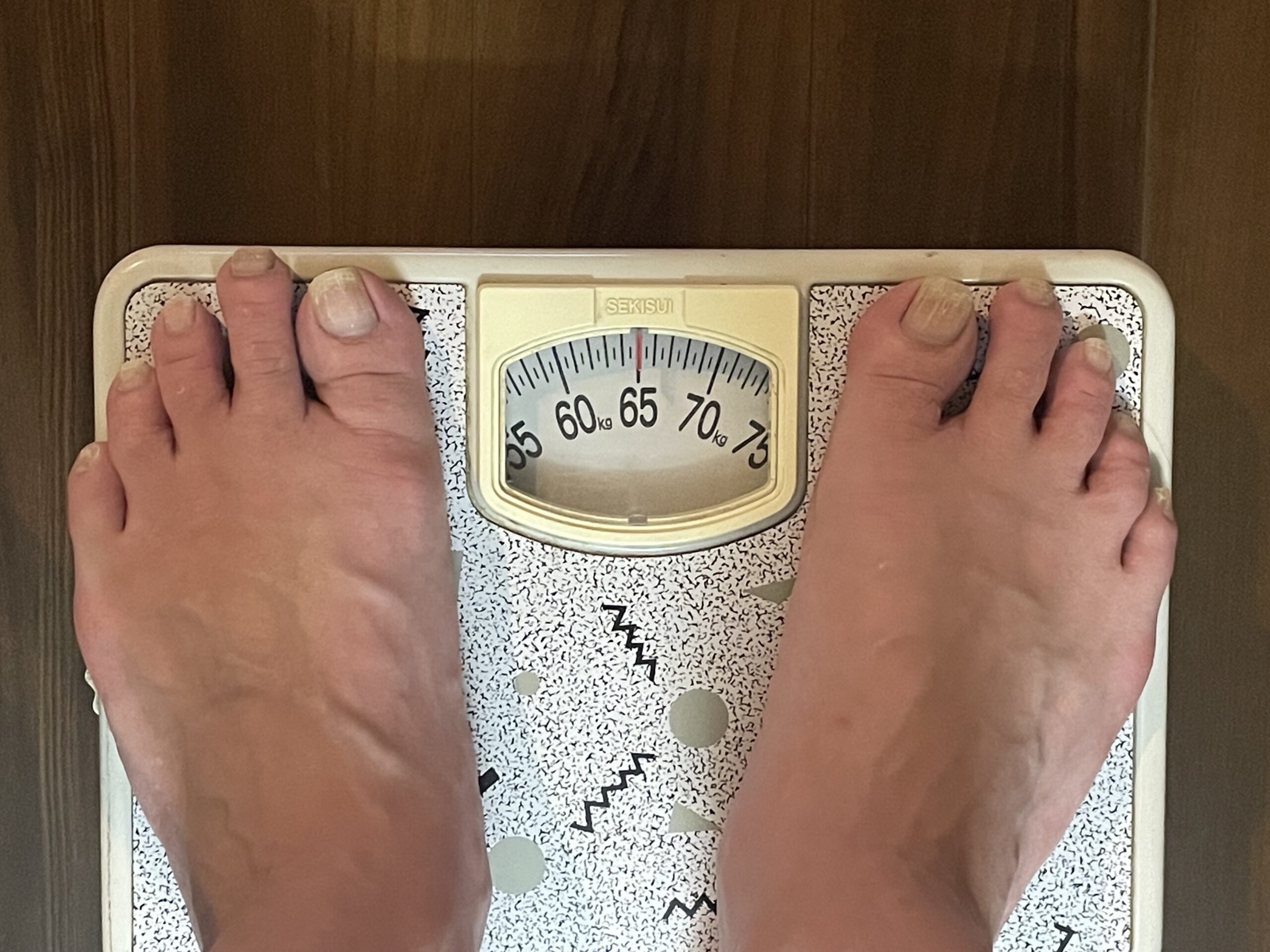 8週目の体重65kg アナログ体重計の記録
