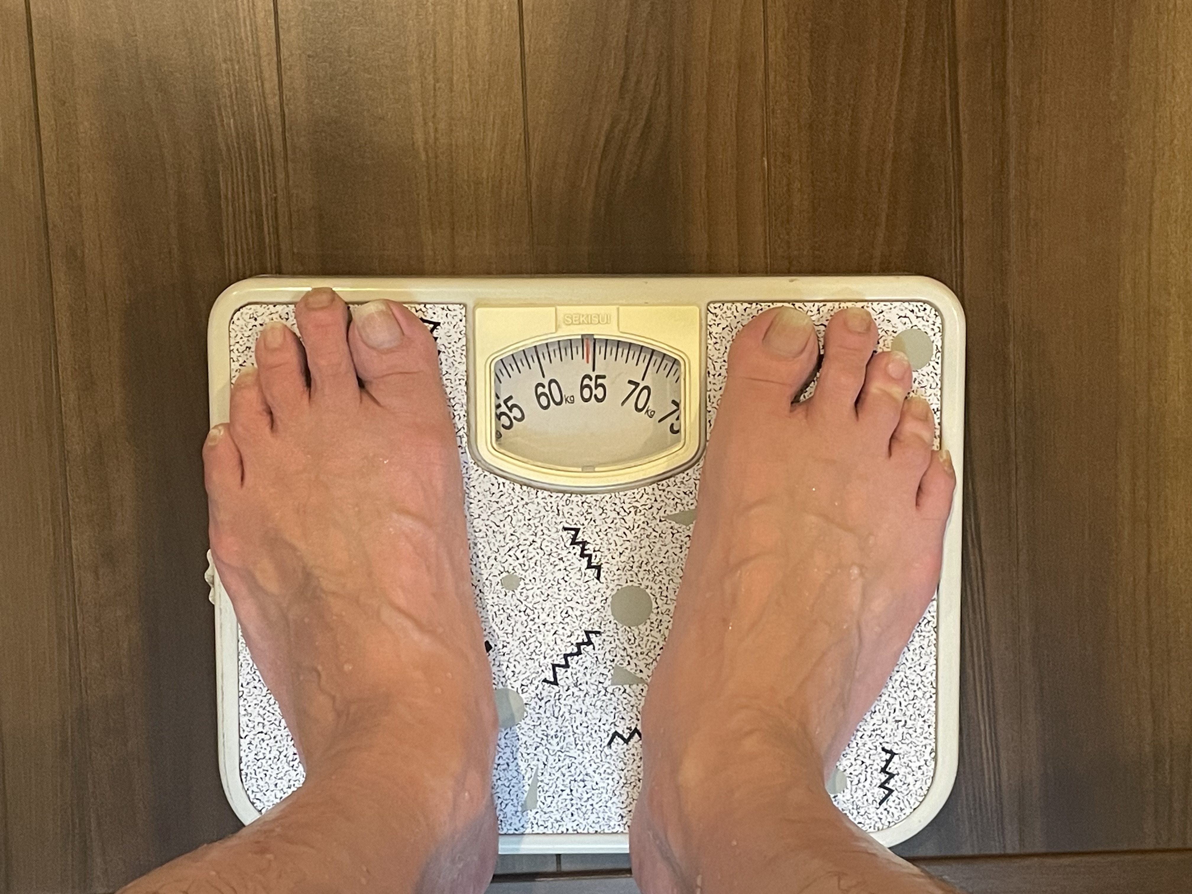 9週目の体重64.5kg アナログ体重計の記録
