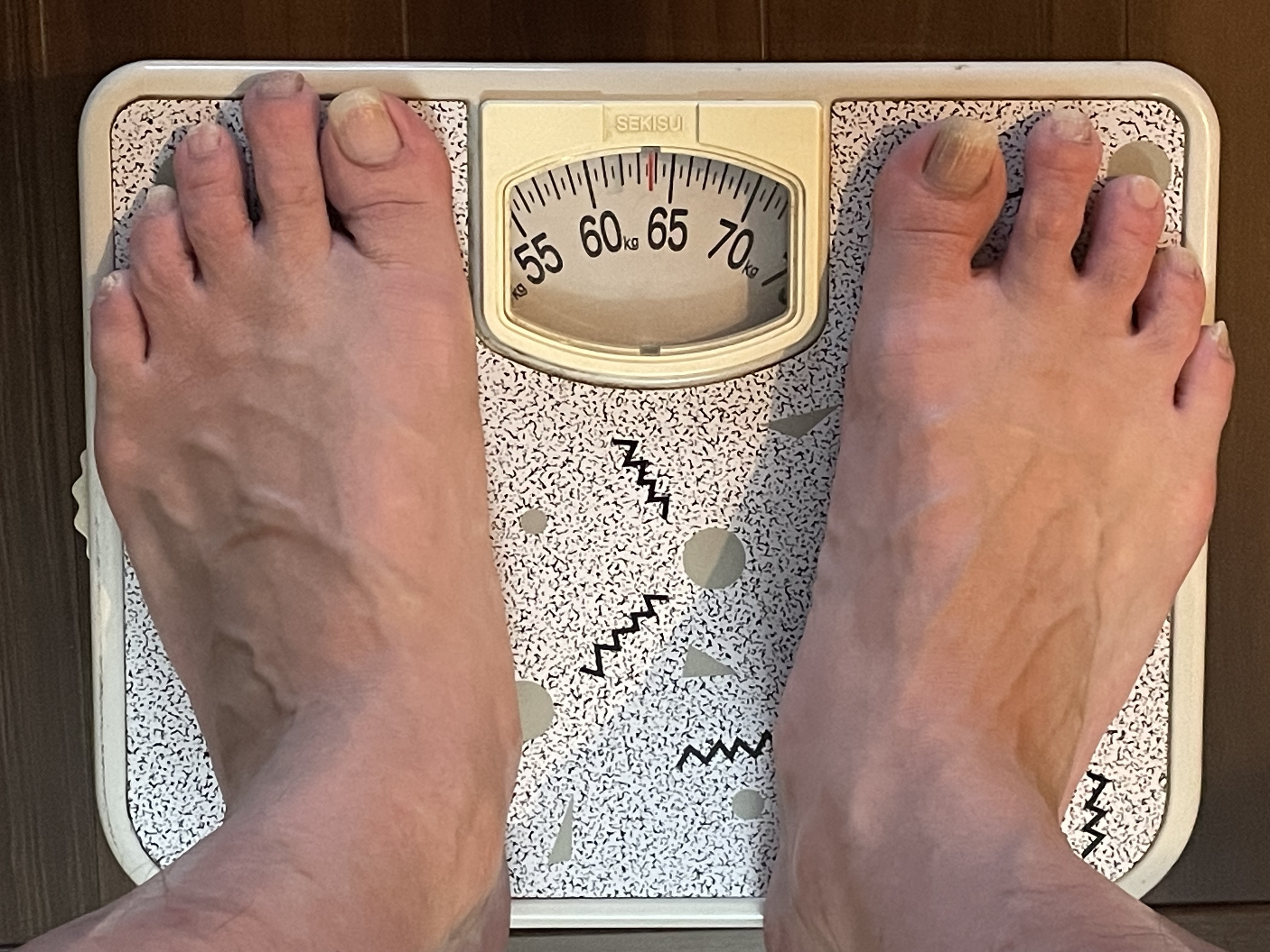 11週目の体重64kg アナログ体重計の記録
